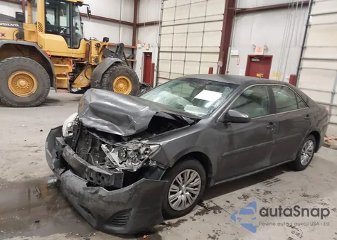 2014 Toyota Camry Le z USA, uszkodzony, nr VIN 4T1BF1FK9EU395863